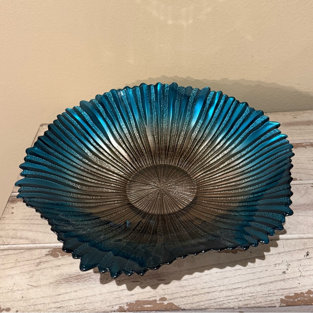 Elegant Akcam Turkish Glass Starburst Sunburst Centerpiece Bowl